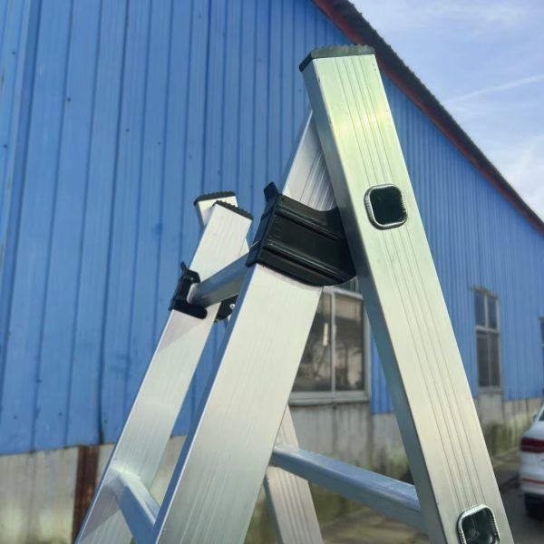 Vue de dessus échelle aluminium coulissante