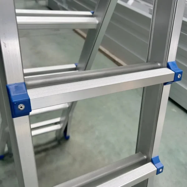 Échelons en aluminium strié antidérapant avec raccords bleus de renfort